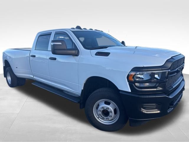 RAM 3500 Tradesman Crew Cab LB DRW 4WD