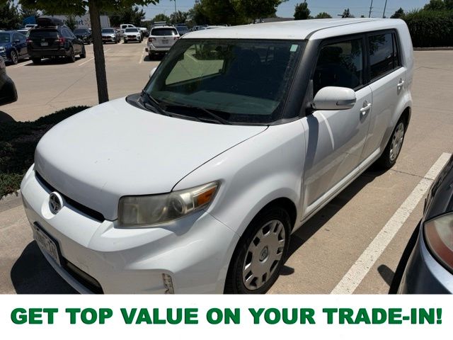 Super White 2013 Scion xB Wagon Front-Wheel Drive 4-Speed Automatic Overdrive
