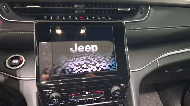 Used 2025 Jeep Grand Cherokee SUV