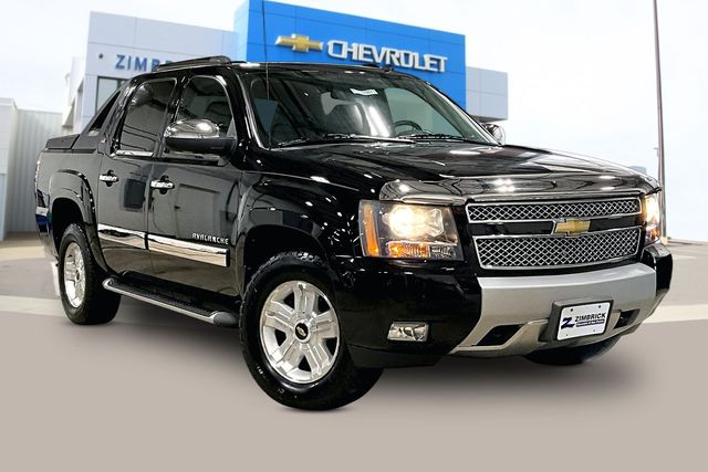 Black 2010 Chevrolet Avalanche Pickup Truck Four-Wheel Drive 6-Speed Automatic
