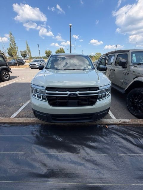 Used 2024  Ford Lariat image 2