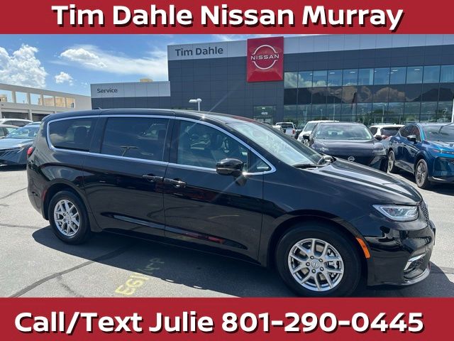 Diamond Black Crystal Pearlcoat 2026 Chrysler Pacifica Minivan Front-Wheel Drive 9-Speed Automatic