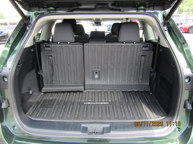 used 2023 Toyota Highlander car, priced at $32,999