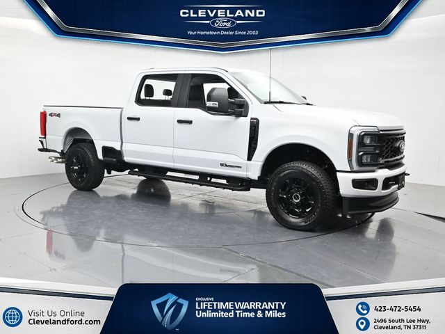 Oxford White 2026 Ford F-350 Super Duty Pickup Truck Four-Wheel Drive Automatic