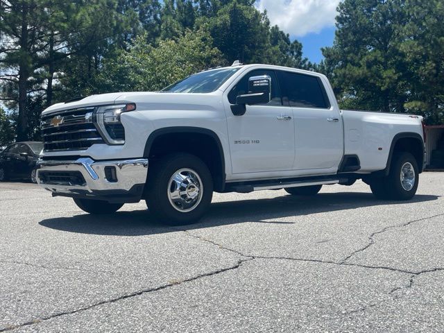 Summit White 2024 Chevrolet Silverado 3500HD Pickup Truck Four-Wheel Drive Automatic