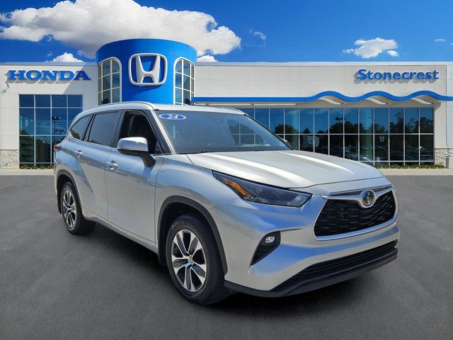 Celestial Silver Metallic 2024 Toyota Highlander SUV / Crossover Front-Wheel Drive 8-Speed Automatic