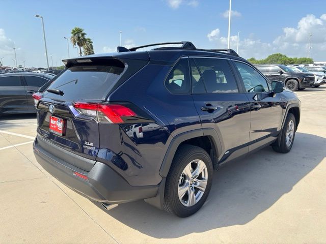 Used 2022  Toyota XLE image 6