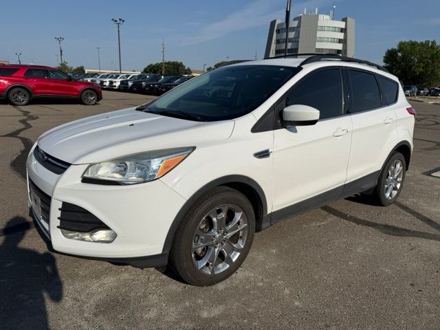 2015 Oxford White Ford Escape SE FWD SUV