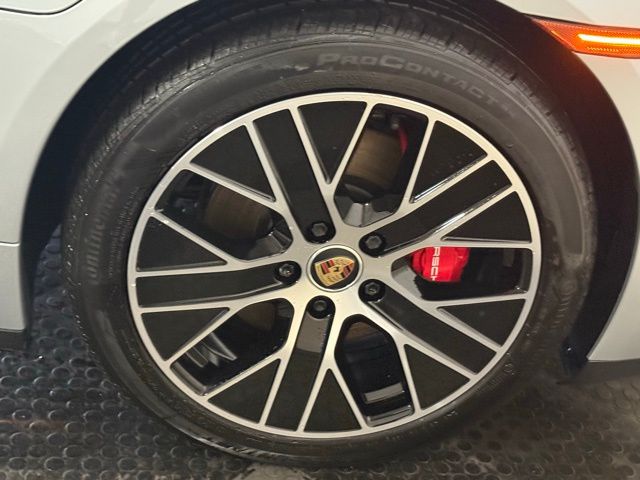 2021 Porsche Taycan 4S photo