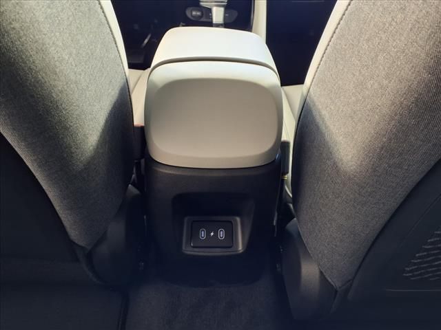 2025 Hyundai Elantra Limited photo