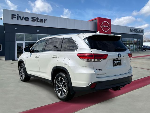 Used 2019 White Toyota XLE image 4