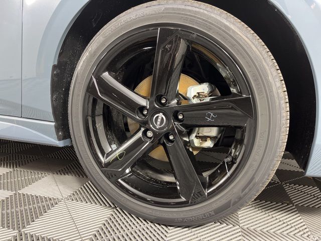 2025 Atlantic Gray Metallic/Super Black Nissan Sentra SR FWD Sedan