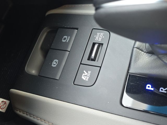 2022 Toyota Venza:C02564