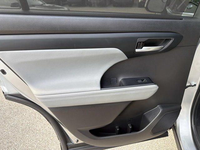 Used 2023 Toyota Highlander SUV