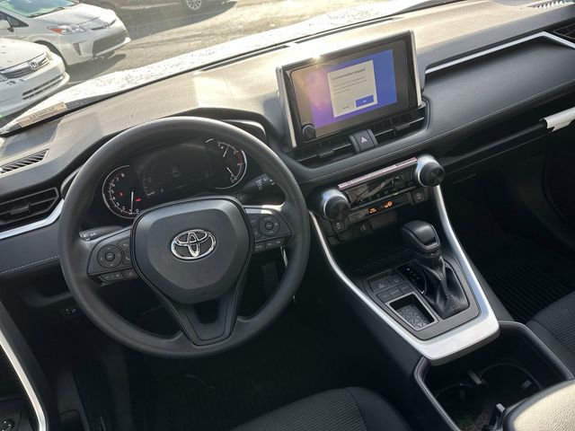 2025 Toyota RAV4 LE 13