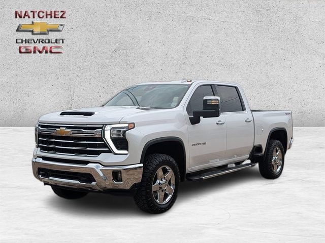 White (Iridescent Pearl Tricoat) 2024 Chevrolet Silverado 2500HD Pickup Truck Four-Wheel Drive Automatic