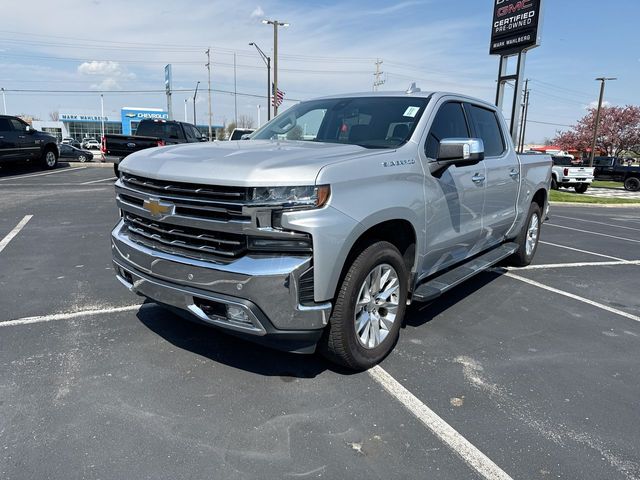 2019 Chevrolet Silverado 1500 LTZ Crew Cab 4WD Plata (Silver Ice Metallic) Camioneta Todo terreno 8 velocidades Automática