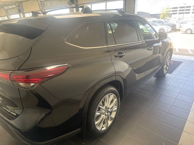 2026 Toyota Highlander Limited Black at Gullo Toyota