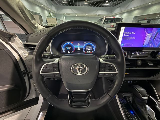 2023 Toyota Highlander Platinum  at Davis Toyota of Orangeburg