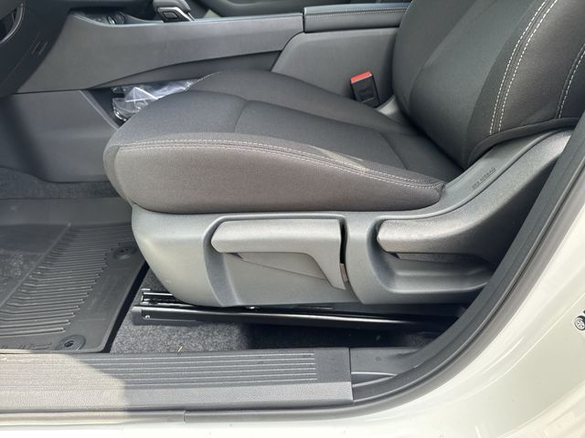 Used 2026 White/off-white Nissan S image 27
