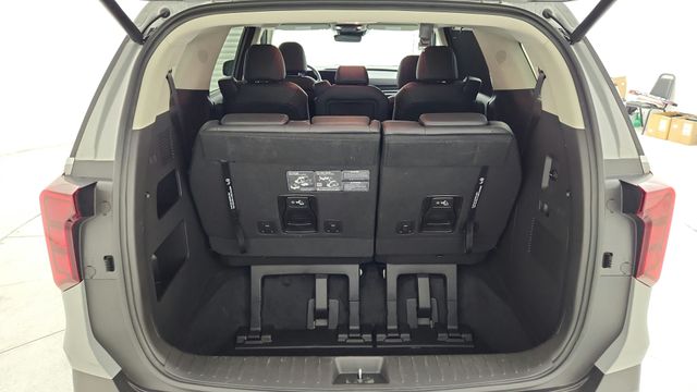 2025 Kia Carnival EX White at Shottenkirk Kia Fort Bend