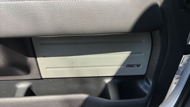 Used 2011 White Ford Platinum image 37