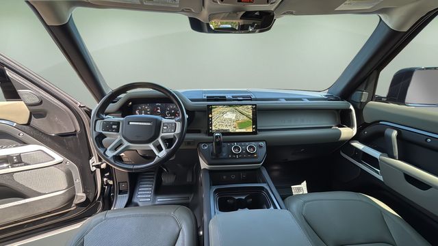 Used 2022  Land Rover SE image 16