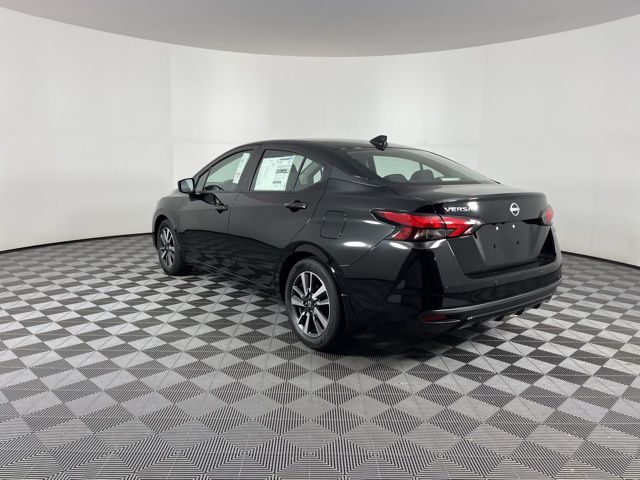 2025 Super Black Metallic Nissan Versa 1.6 SV FWD Sedan