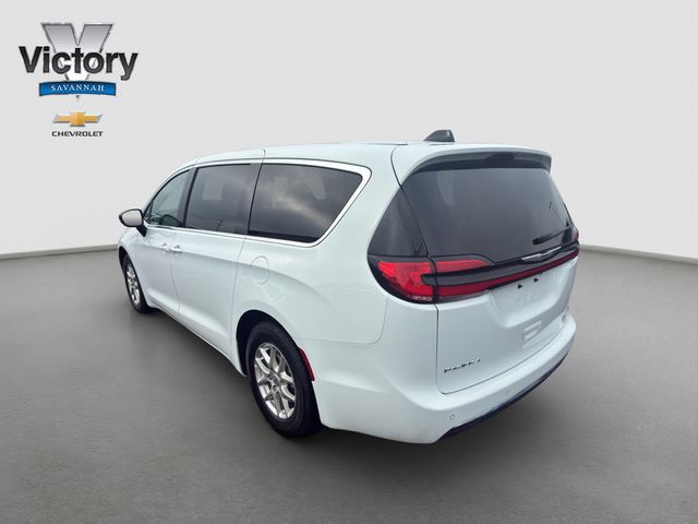 Used 2024 White Chrysler Touring L image 5