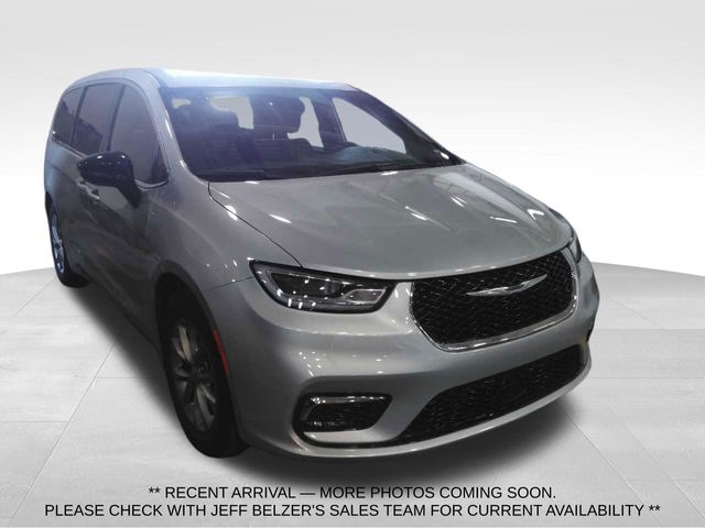 Silver Mist Clearcoat 2026 Chrysler Pacifica Minivan Front-Wheel Drive 9-Speed Automatic