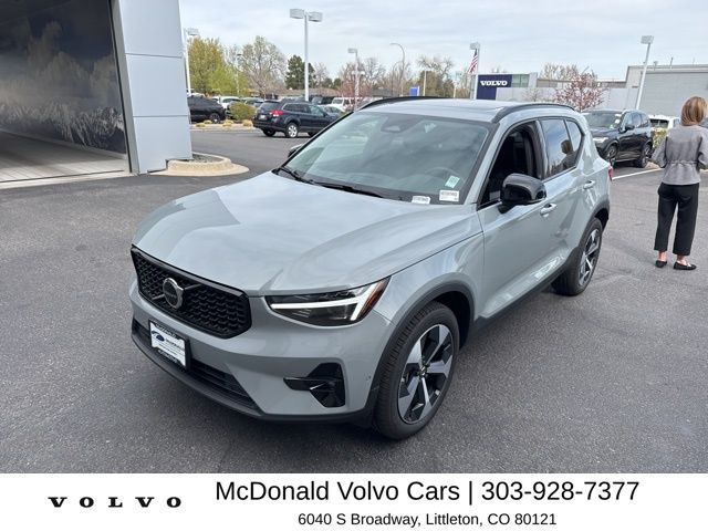 Gray Metallic 2026 Volvo XC40 B5 Plus AWD SUV / Crossover All-Wheel Drive Automatic