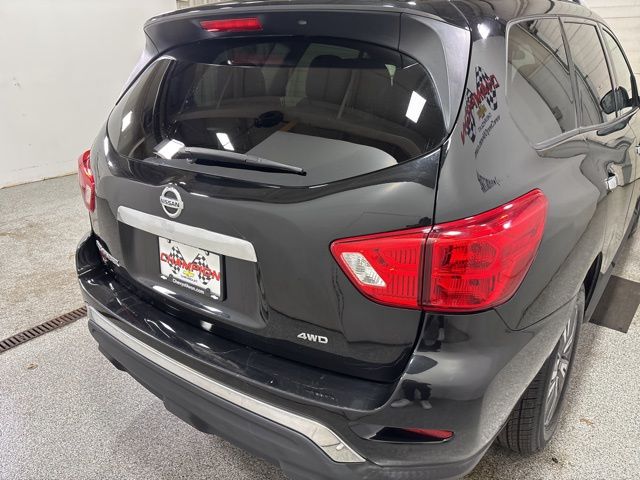 2018 Nissan Pathfinder S photo