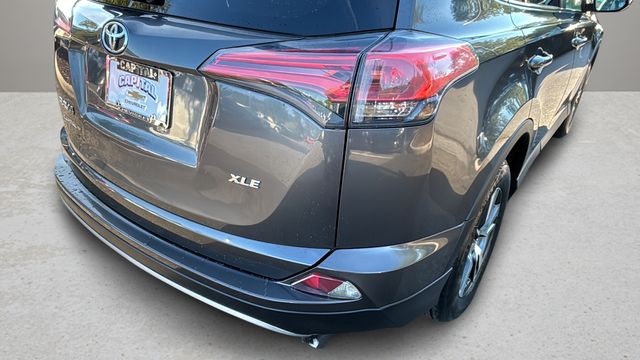 Used 2018 Gray Toyota XLE image 37