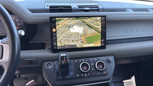 Used 2022  Land Rover SE image 26