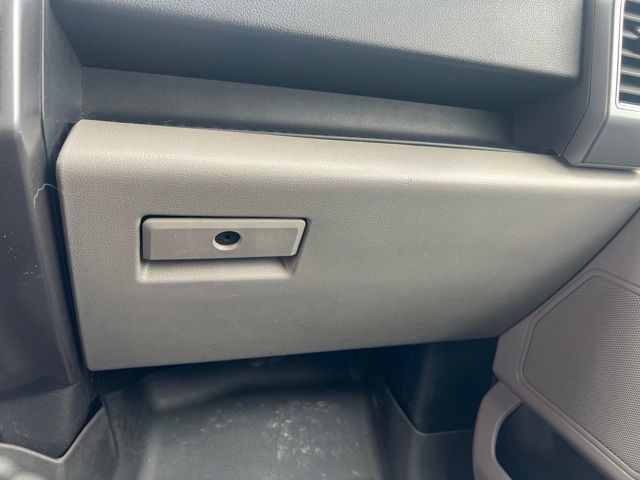 2019 Ford F-150 XLT - Oxford White exterior view 16