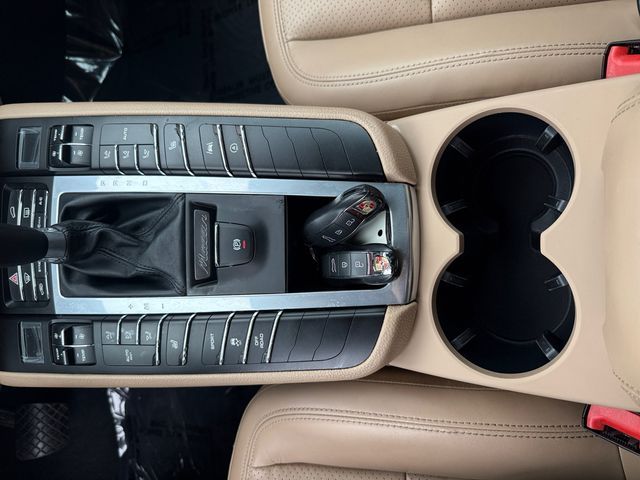 2021 Porsche Macan Base - Photo 22