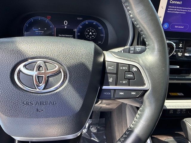 Used 2023 Toyota Highlander SUV