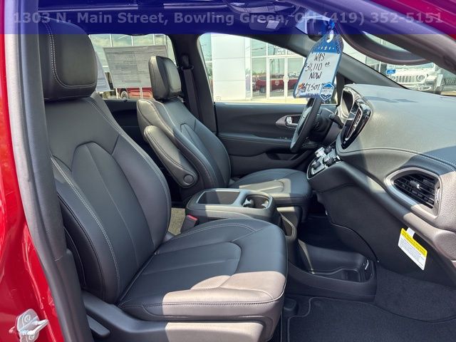 New 2025 Chrysler Pacifica Select 4D Passenger Van