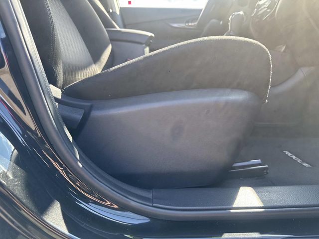 2018 Nissan Rogue - Image 30