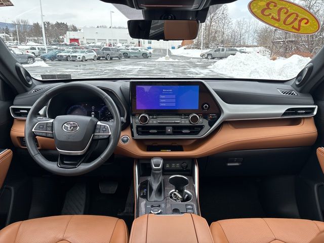 used 2023 Toyota Highlander car, priced at $43,136