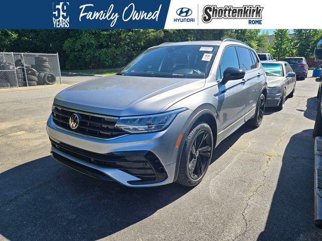 2023 Volkswagen Tiguan 2.0T SE R-Line Black's photo