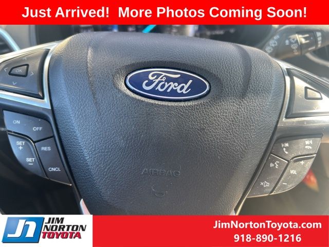 2022 Ford Edge Titanium 13