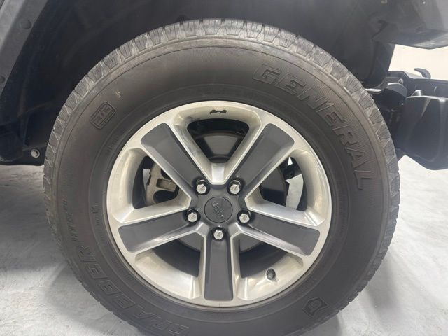 Used 2020 Black Jeep Unlimited Sahara image 4