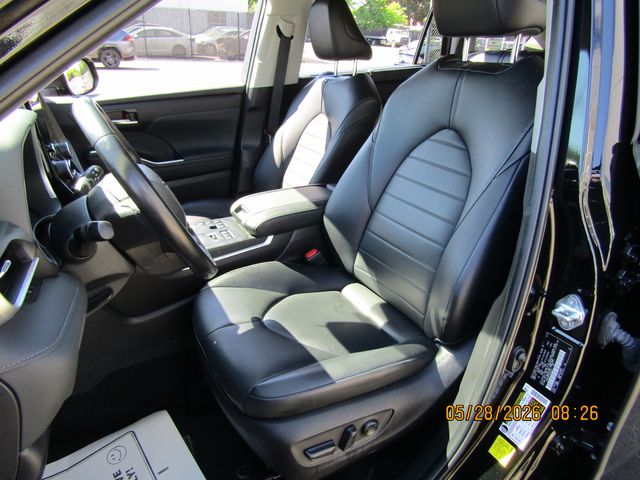 used 2023 Toyota Highlander car, priced at $35,499