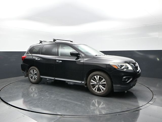 2017 Nissan Pathfinder SV 2WD's photo