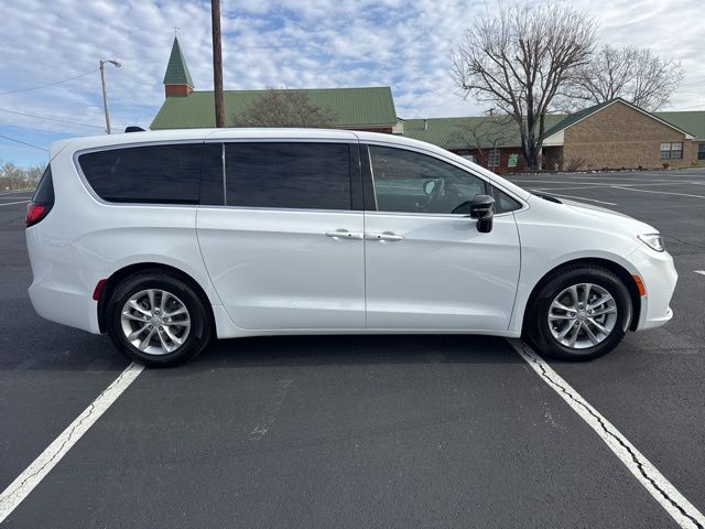 New 2026 White Chrysler Select image 8