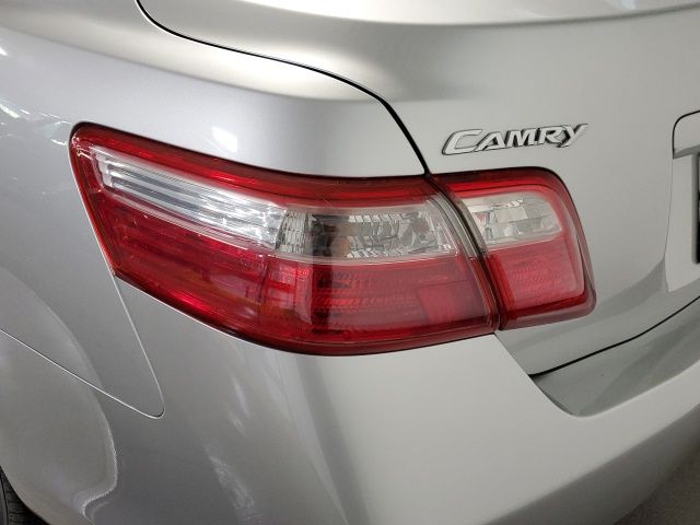 Used 2009 Gray Toyota LE image 27