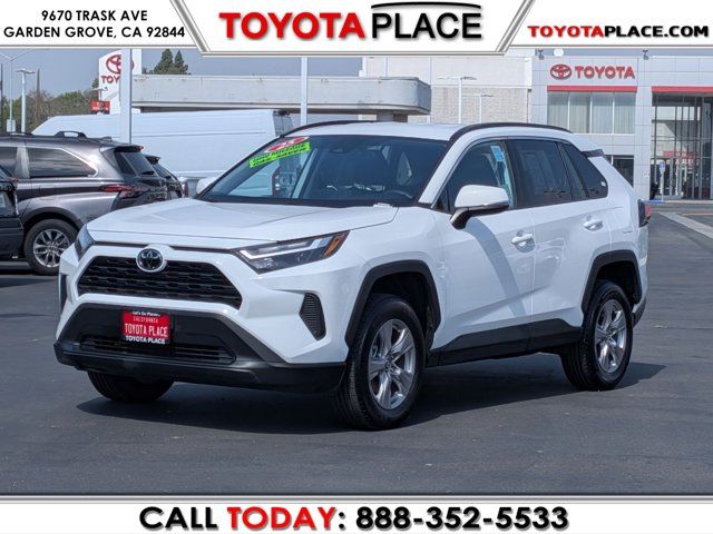 2025 Toyota RAV4 XLE AWD's photo
