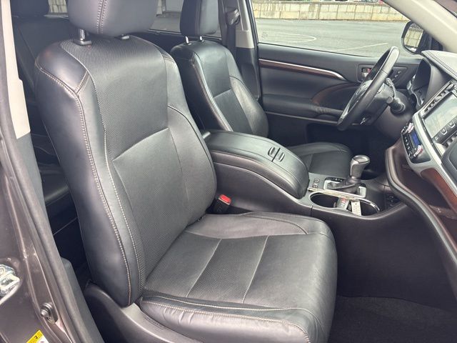 used 2015 Toyota Highlander car, priced at $15,999