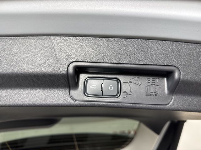 2025 Space White Metallic Ford Explorer Active RWD SUV